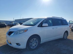 Toyota Sienna XLE 3.5L 6 2013