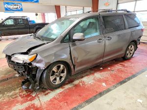 Toyota Sienna LE 3.5L 6 2015