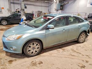 Ford Focus SE 2.0L 4 2012