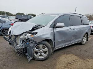 Toyota Sienna 3.5L 6 2015