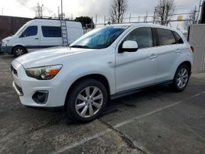 Mitsubishi Outlander SE 2.0L 4 2013