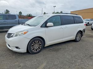 Toyota Sienna XLE 3.5L 6 2014