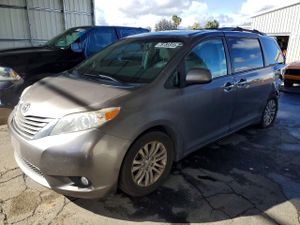 Toyota Sienna XLE 3.5L 6 2014