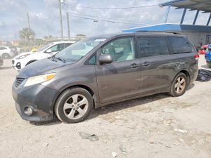 Toyota Sienna LE 3.5L 6 2014