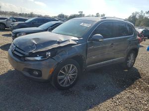 Volkswagen Tiguan S 2.0L 4 2014