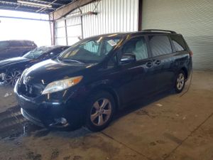 Toyota Sienna LE 3.5L 6 2011