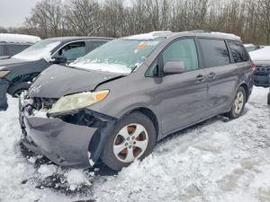 Toyota Sienna 3.5L 6 2011