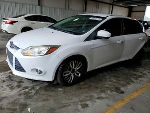 Ford Focus SE 2.0L 4 2012