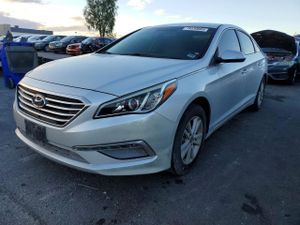 Hyundai Sonata SE 2.4L 4 2015