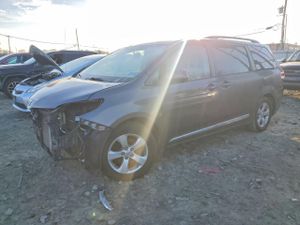 Toyota Sienna 3.5L 6 2014