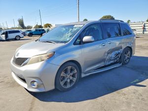 Toyota Sienna 3.5L 6 2013