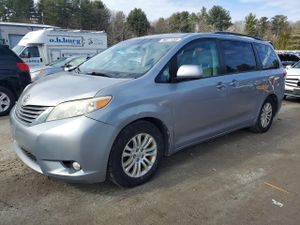 Toyota Sienna XLE 3.5L 6 2013