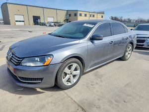 Volkswagen Passat 2.0L 4 2013