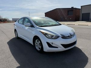 Hyundai Elantra SE 1.8L 4 2015