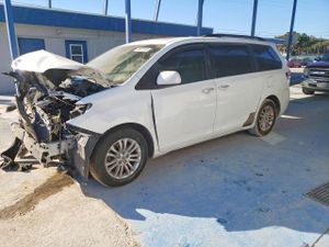 Toyota Sienna 3.5L 6 2011
