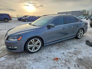 Volkswagen Passat 2.0L 4 2013