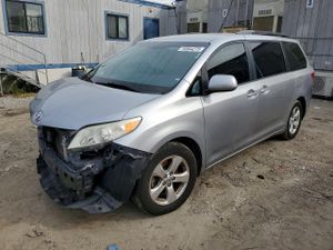 Toyota Sienna 3.5L 6 2015