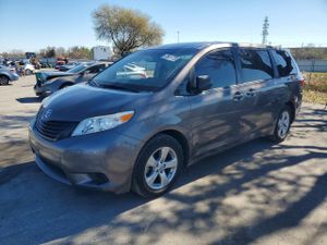 Toyota Sienna 3.5L 6 2015