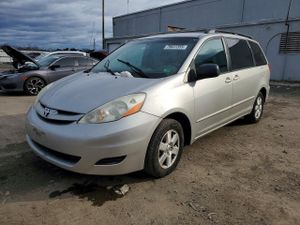 Toyota Sienna 3.5L 6 2010