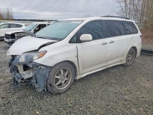 Toyota Sienna 3.5L 6 2014