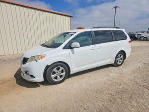 Toyota Sienna 3.5L 6 2014