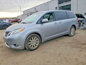 Toyota Sienna 3.5L 6 2011