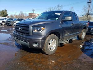 Toyota Tundra 5.7L 8 2011