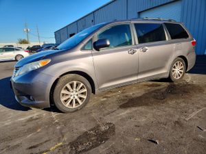 Toyota Sienna 3.5L 6 2015