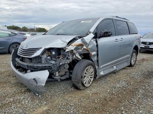 Toyota Sienna 3.5L 6 2015