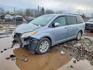 Toyota Sienna 3.5L 6 2011