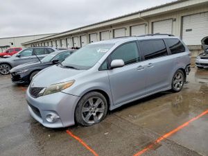Toyota Sienna 3.5L 6 2015