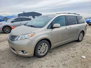 Toyota Sienna 3.5L 6 2015