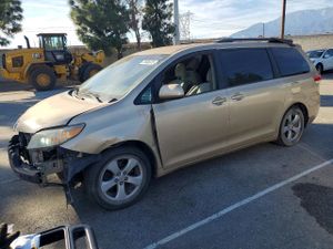 Toyota Sienna 3.5L 6 2012