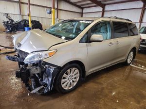 Toyota Sienna 3.5L 6 2015