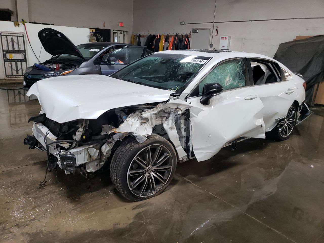 Toyota Avalon XLE 3.5L  6 2019