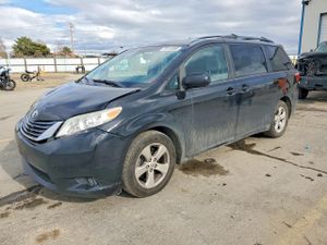 Toyota Sienna 3.5L 6 2015