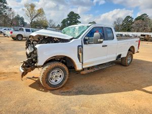Ford F-250 6.8L 8 2023
