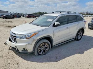 Toyota Highlander 3.5L 6 2015