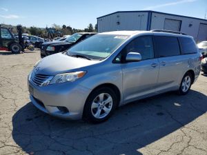 Toyota Sienna 3.5L 6 2015