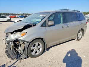 Toyota Sienna 3.5L 6 2015
