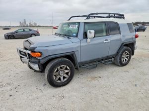 Toyota FJ Cruiser 4.0L 6 2014