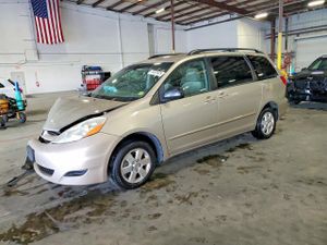 Toyota Sienna 3.5L 6 2010