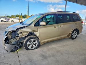 Toyota Sienna 3.5L 6 2014