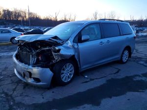 Toyota Sienna 3.5L 6 2015