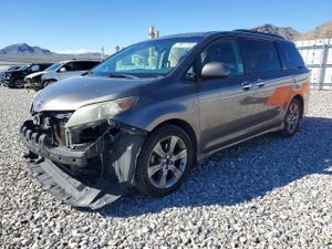 Toyota Sienna 3.5L 6 2014
