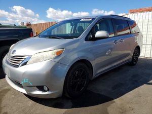 Toyota Sienna 3.5L 6 2015