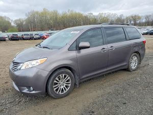 Toyota Sienna 3.5L 6 2015