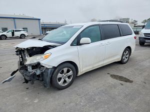 Toyota Sienna 3.5L 6 2015
