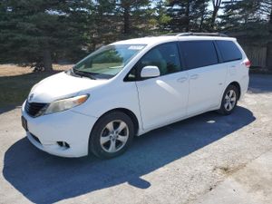 Toyota Sienna LE 3.5L 6 2011