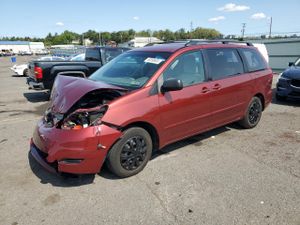 Toyota Sienna CE 3.5L 6 2010